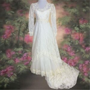 VINTAGE Lace Wedding Dress